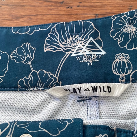 Wild Rye dark green/teal women’s shorts- size 10 - Picture 2 of 9